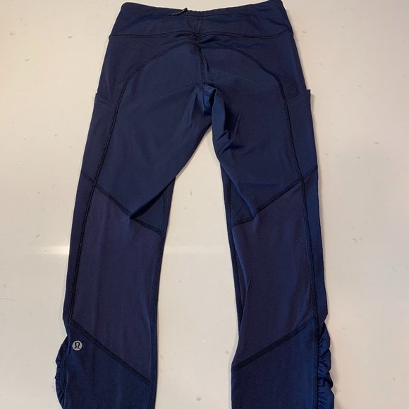 Lululemon Size 6 Navy Leggings - Picture 2 of 2